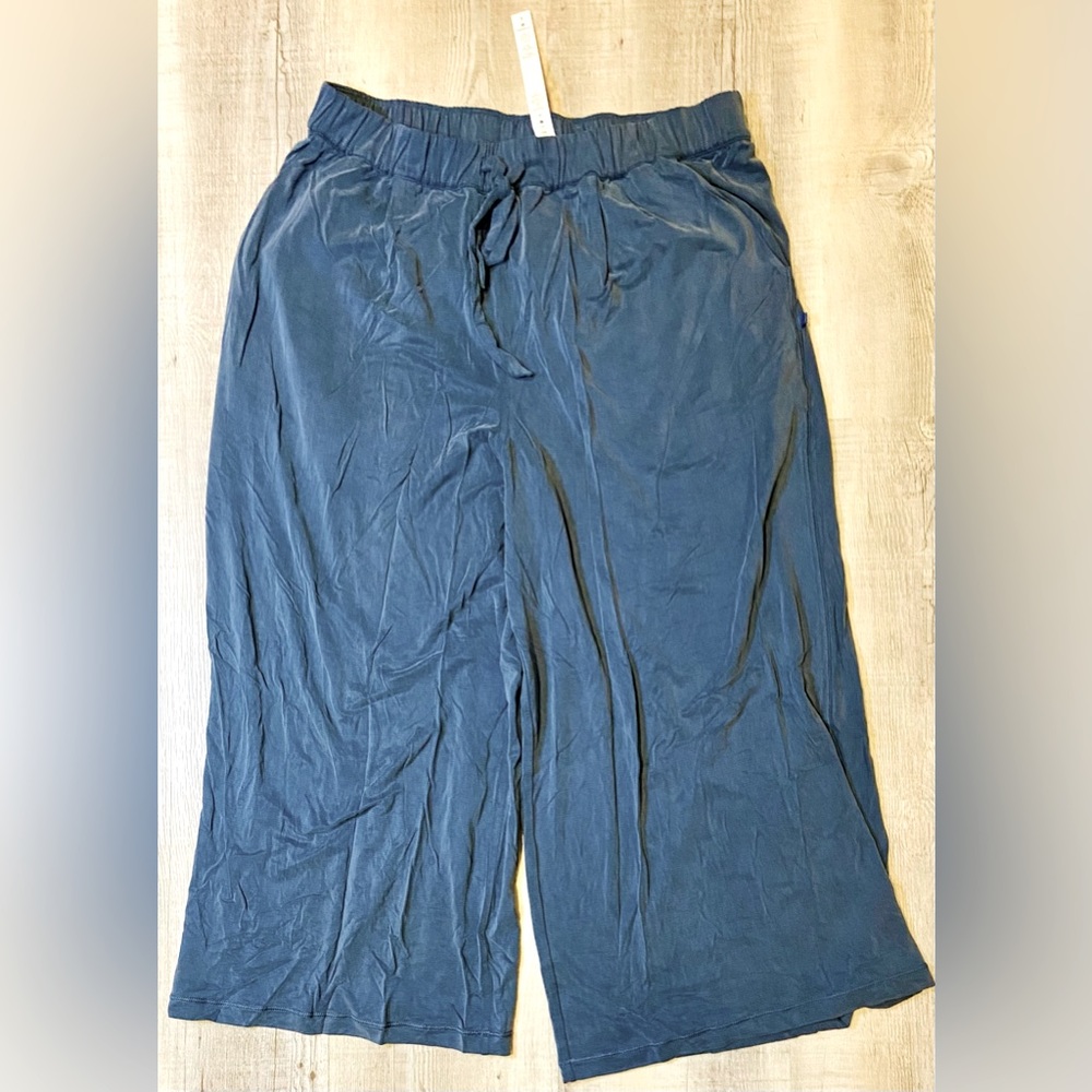 Size 8 Blue Lululemon crops